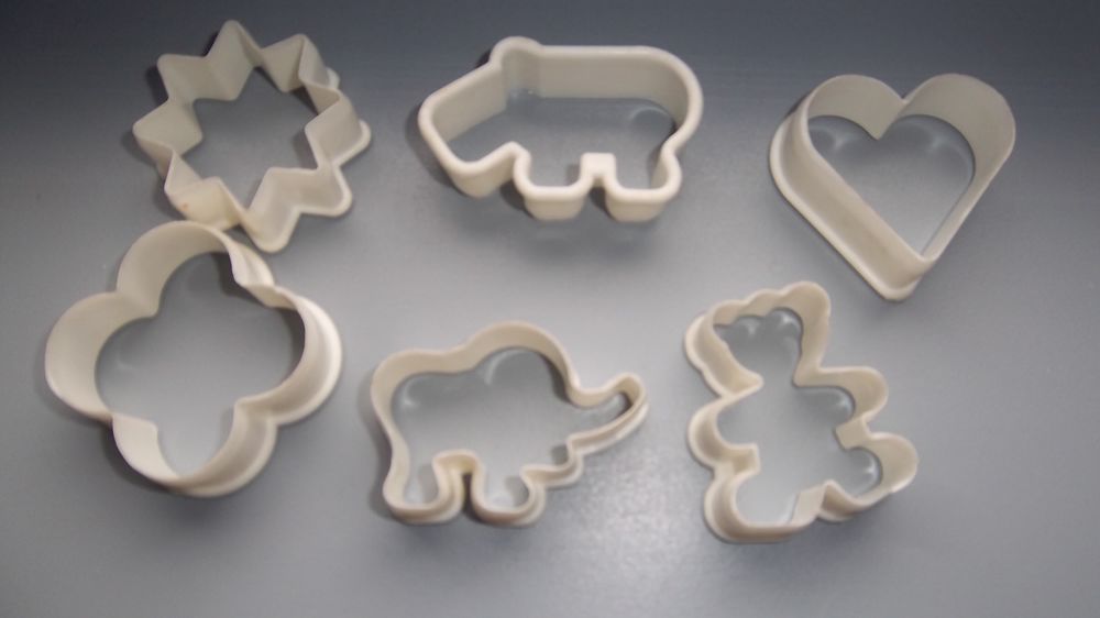 6 emporte pi�ces petits g�teaux 1 Colombier-Fontaine (25)