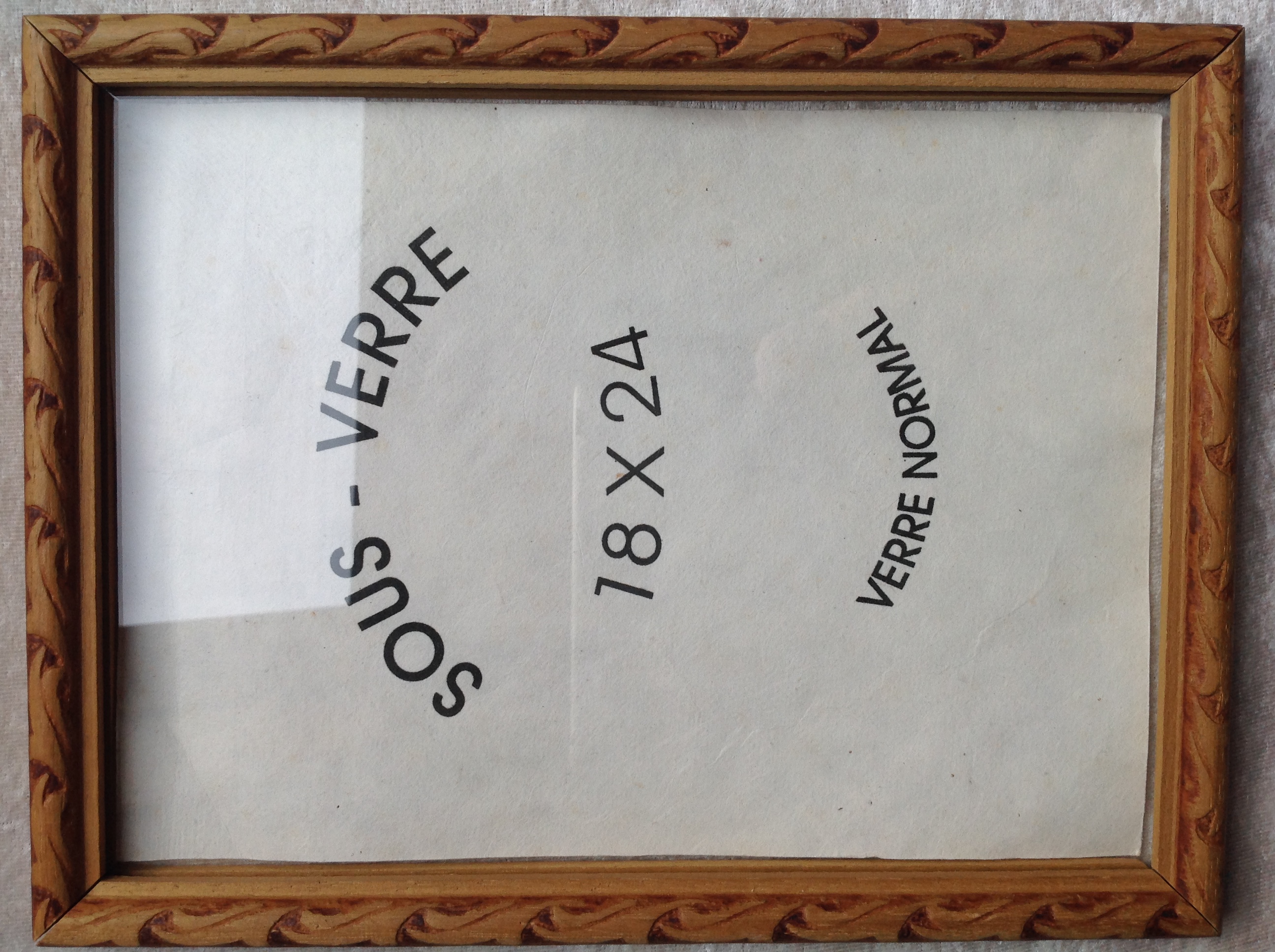 ENCADREMENT BOIS GRAV� SOUS-VERRE Envoi Possible
3 Tr�gunc (29)