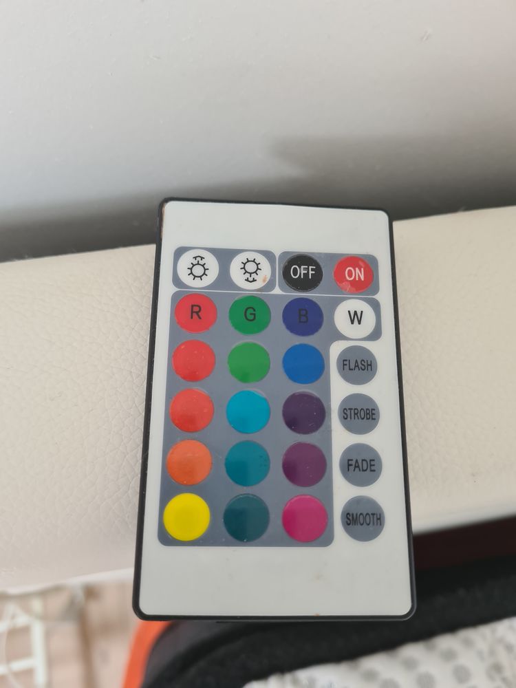 Encadrement lit cuir blanc et son sommier lattes 2�2 0 Abbeville (80)