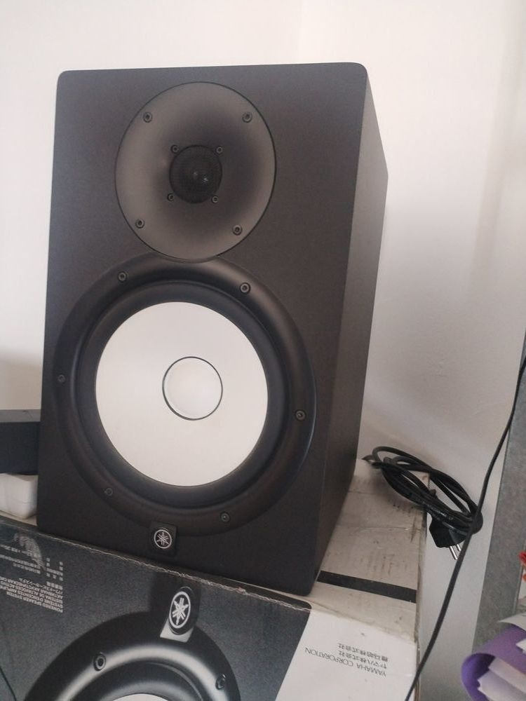 Enceinte Yamaha HS8 monitoring 150 Arles (13)