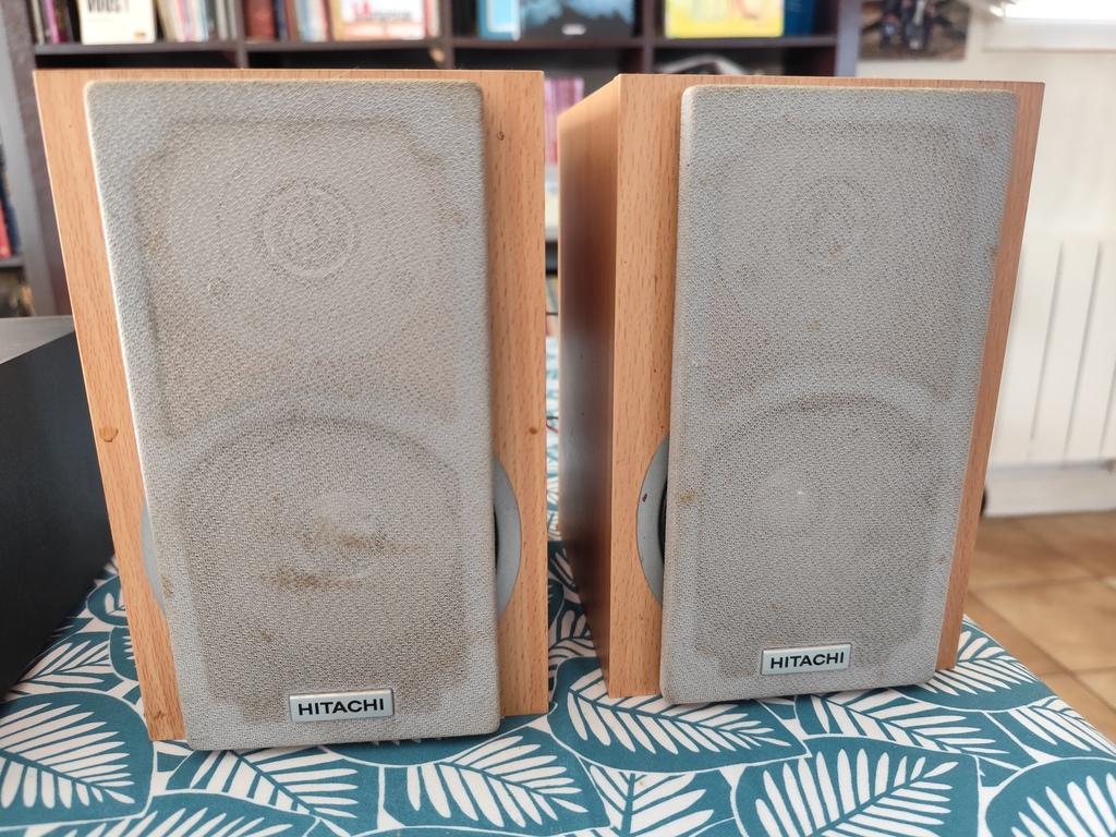 Enceintes Hitachi bois 20 Villeneuve-sur-Lot (47)