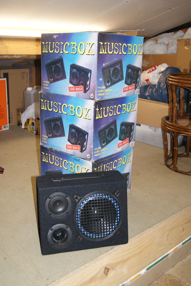 6 ENCEINTES de 300 W (4 Ohms) 60 Saint-Jean-de-Verges (09)