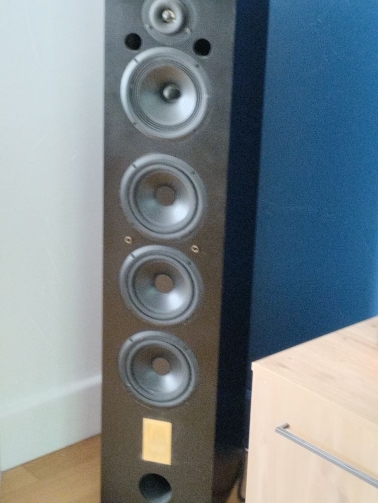 Enceintes triangle lyrr laqu�es noires 1 main de 2001 800 Dunkerque (59)