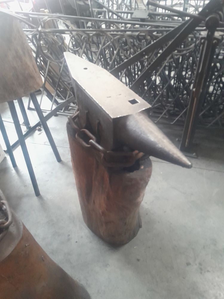 Enclume 100Kg et billot 300 Agde (34)