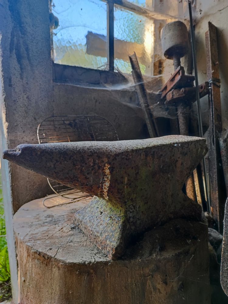 Enclume de forgeron. 220 Henvic (29)