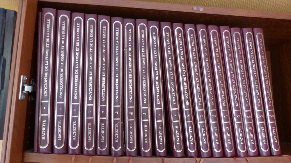 Encyclop�die de la Femme et de la Famille - 18 vol + 1 index 50 Draveil (91)