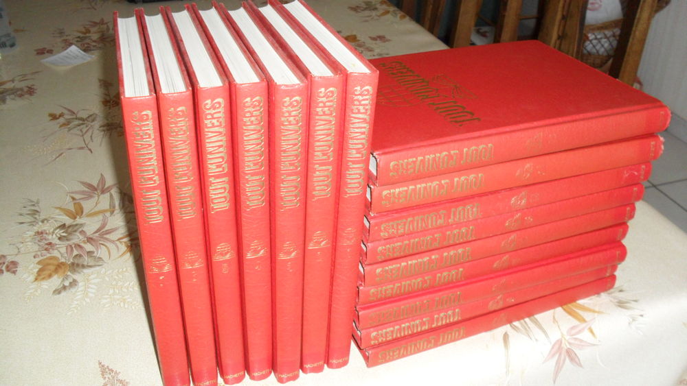 encyclopédie tout l'univers édition hachette en 14 volumes 
15 Plérin (22)