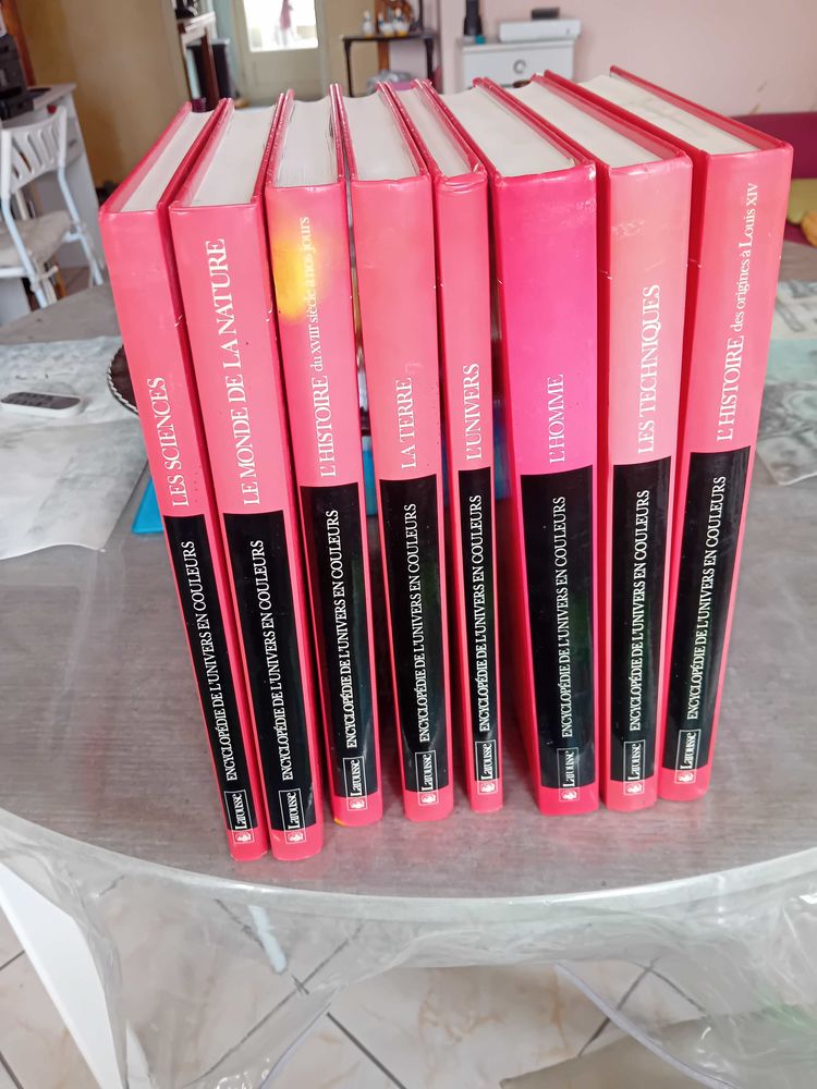 encyclop�die de l univers en couleurs 8 volumes 25 Toulon (83)