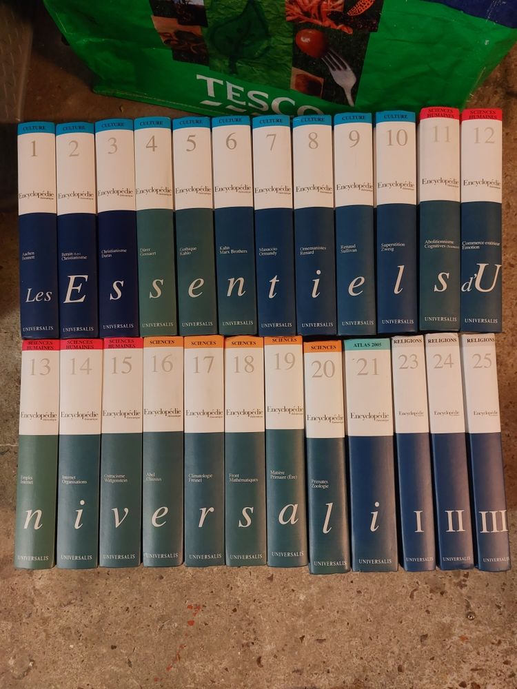 Lot encyclopédies Universalis 40 Élancourt (78)