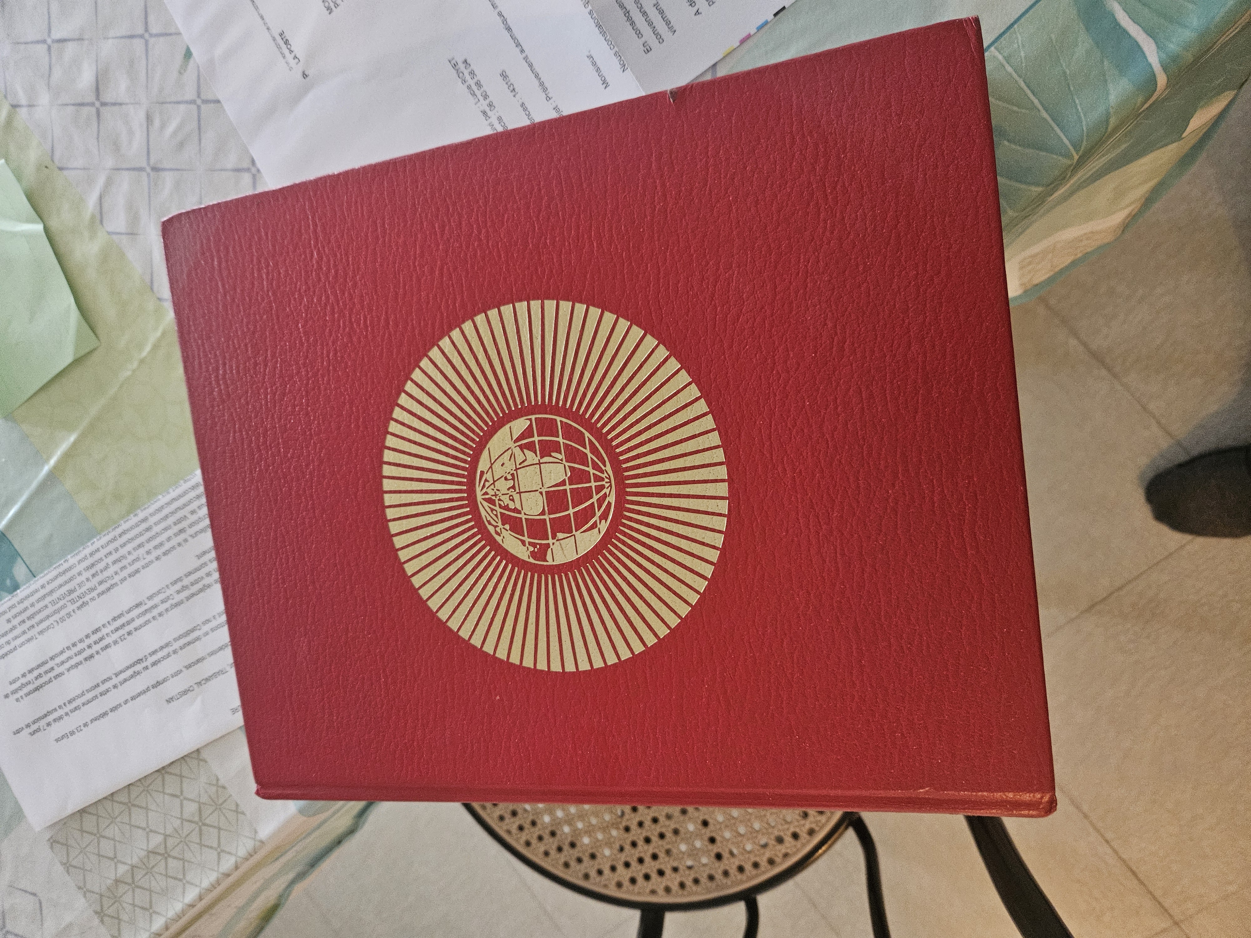 Encyclopidie Tout l'univers 200 Chassieu (69)