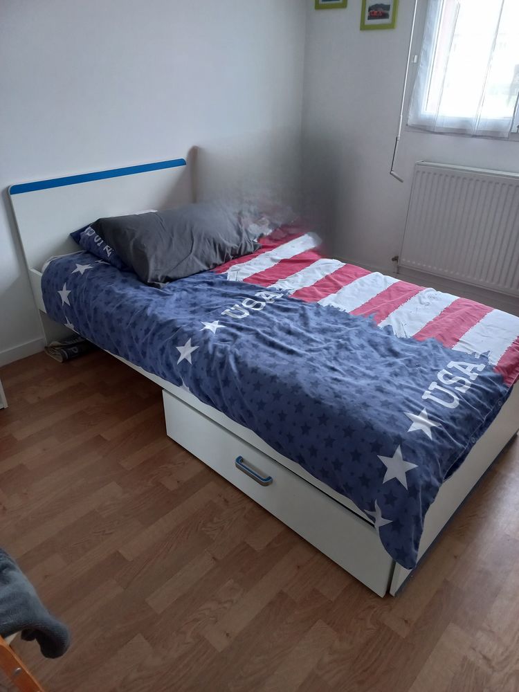 Lit enfant avec chevet ( couleur r�versible) 60 Attignat (01)