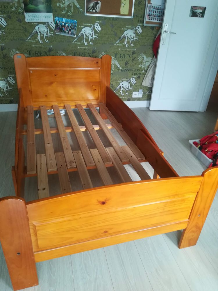 Lit enfant evolutif en bois. 0 Vaux-le-P�nil (77)