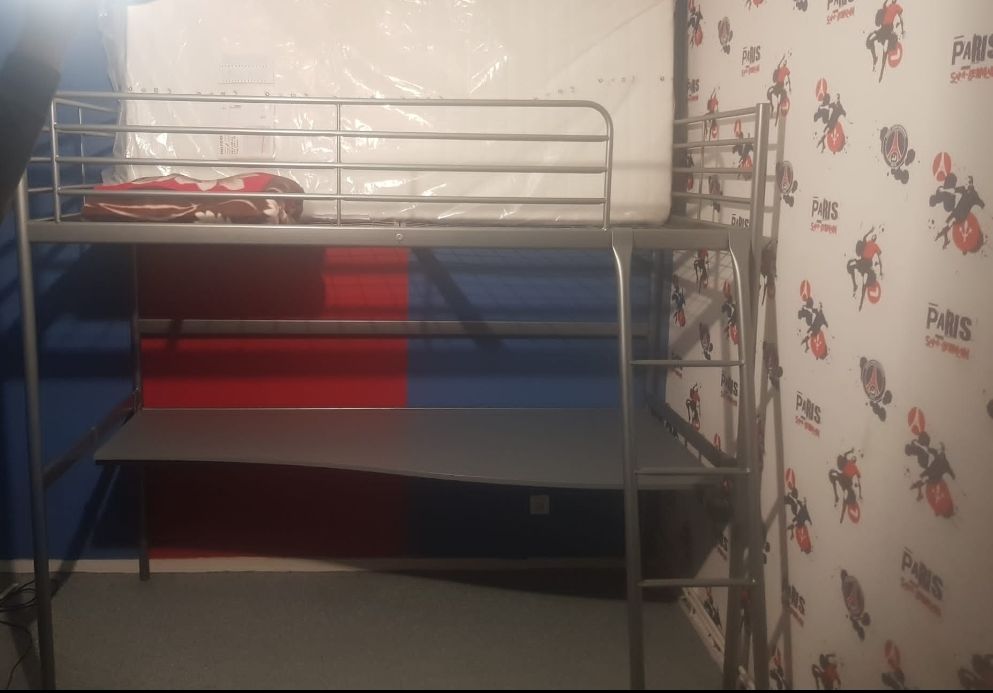 lit enfant   matelas et  bureau int�gr� 150 Reims (51)