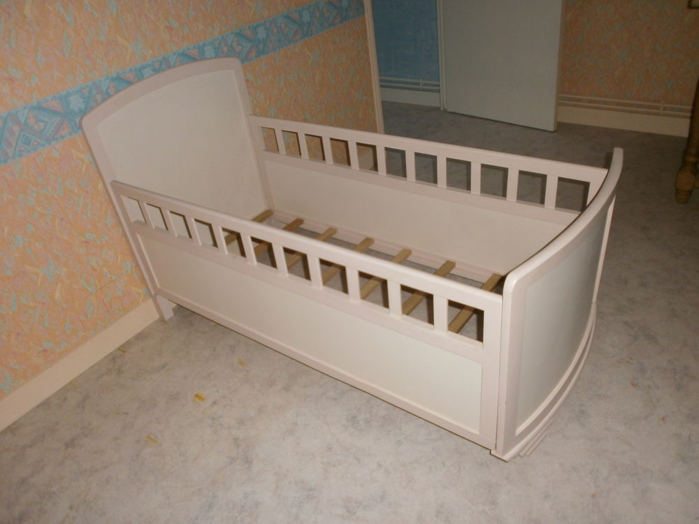 Lit enfant. Vintage occasion
25 Cherves (86)