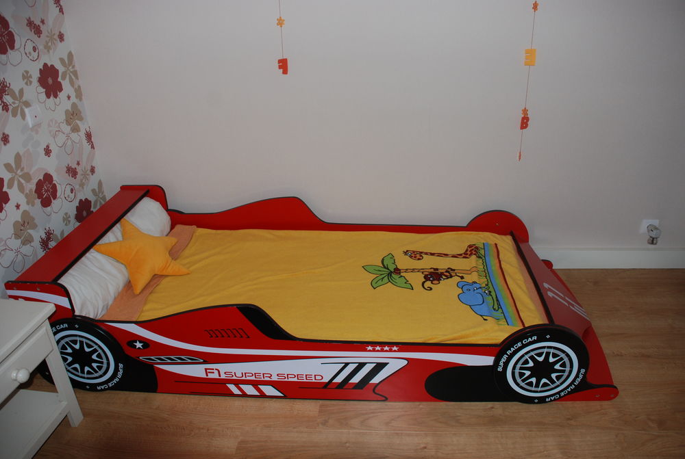 lit enfant voiture ferrarri 50 Tocane-Saint-Apre (24)