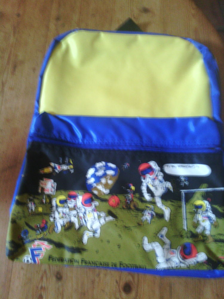 sac a dos   enfants   jaune et bleu   motif   FOOT 8 Le Creusot (71)