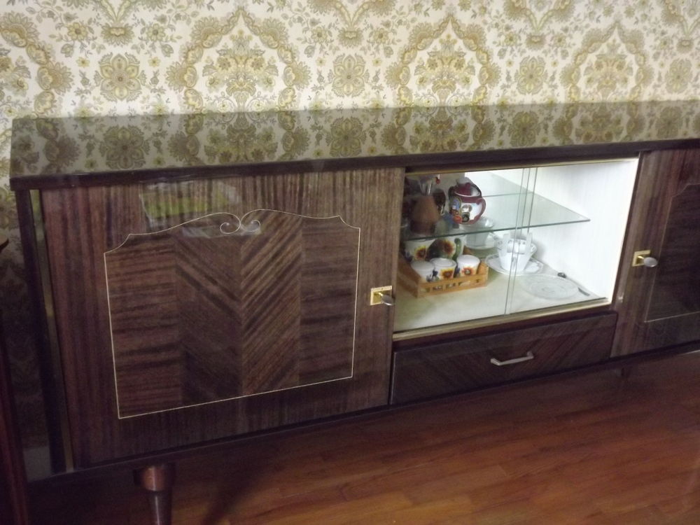 ENFILADE  D EBENE  DE  MACASSAR   
ANNEE  1970
3500 Arfeuilles (03)