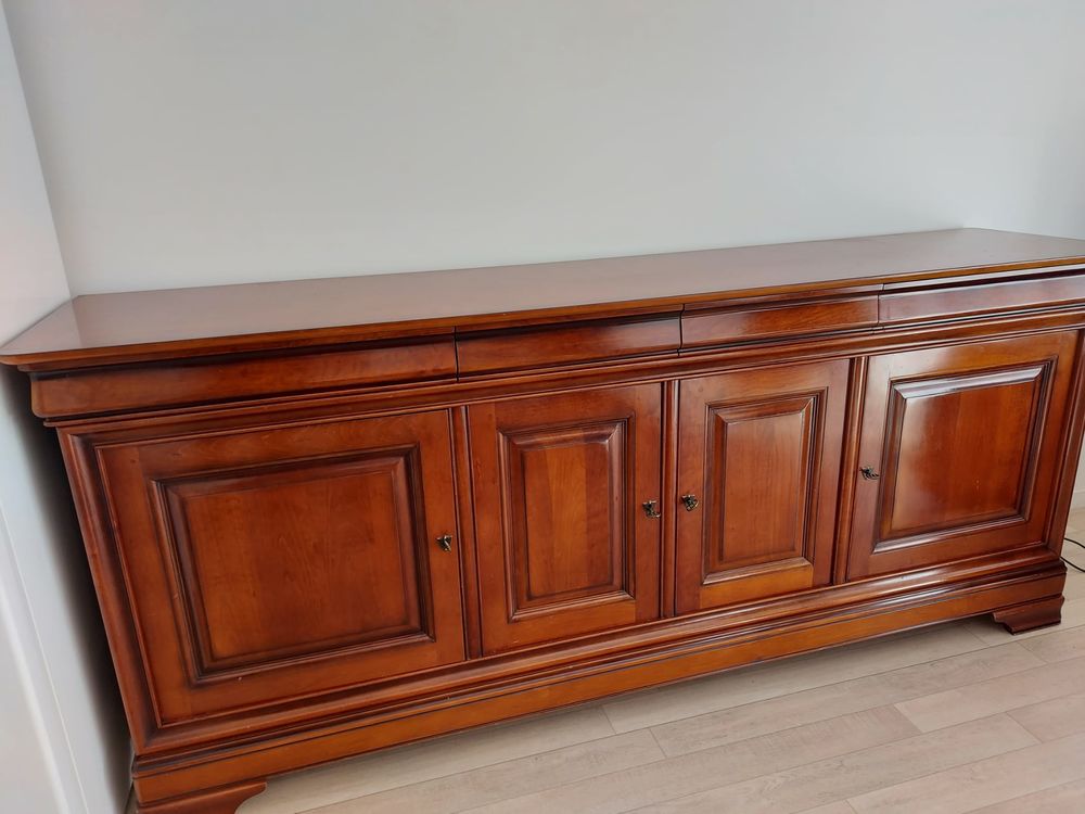 enfilade merisier ,table ronde ,6 chaises
250 Hennebont (56)