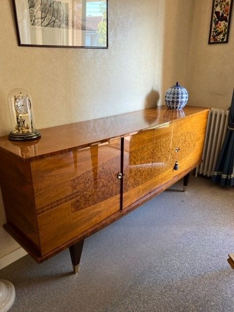 Enfilade et table bois laqu� ann�es 1960
150 Montlu�on (03)