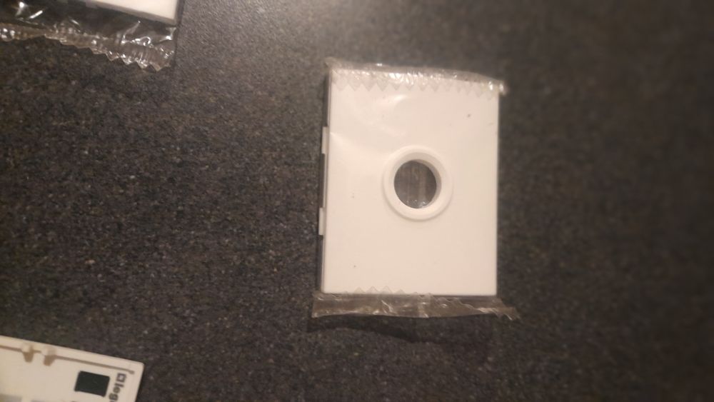 enjoliveur tv legrand sgaane opalis neuf 4 Ligug� (86)