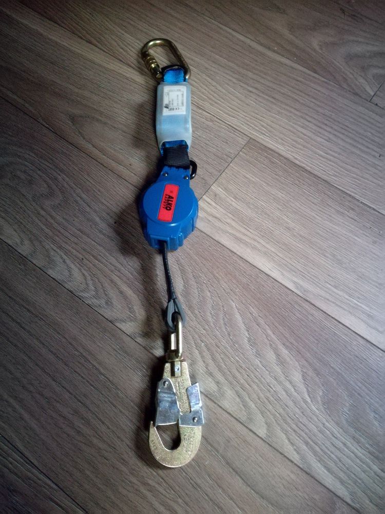 Enrouleur antichute automatique � rappel de marque Tractel 300 Barentin (76)