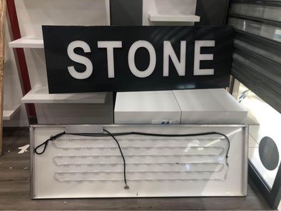 Enseigne de magasin 200 Saint-Pierre-des-Corps (37)