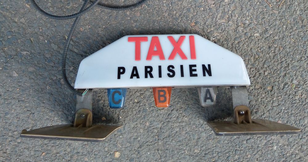 enseigne taxi parisien 300 Beauchamp (95)