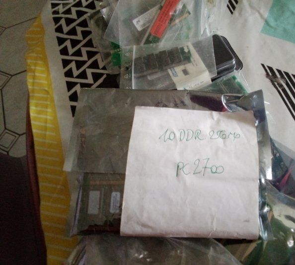 ENSEMBLE DE 10 DDR 27OO DE 256MO
10 Lampertheim (67)