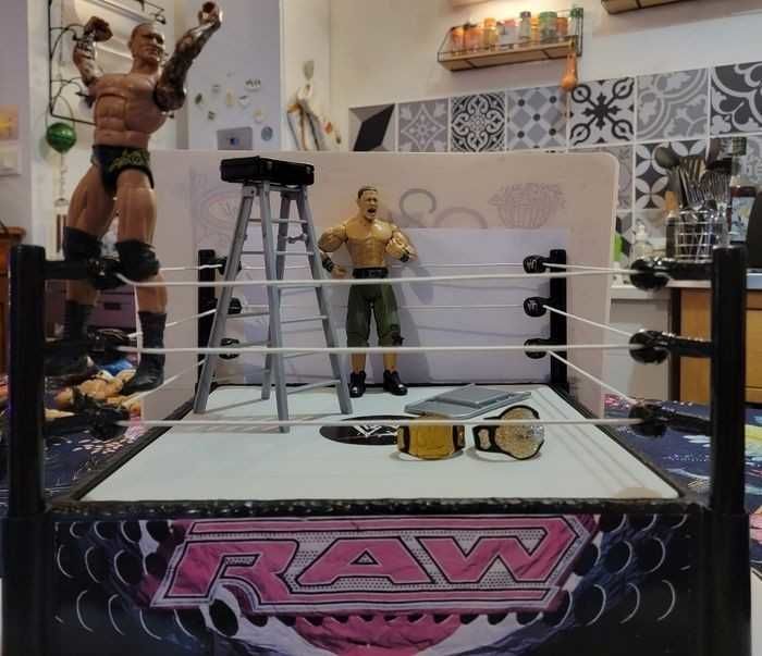 WWE Ensemble Ar�ne catcheurs RAW avec accessoires 60 M�rs-Erign� (49)