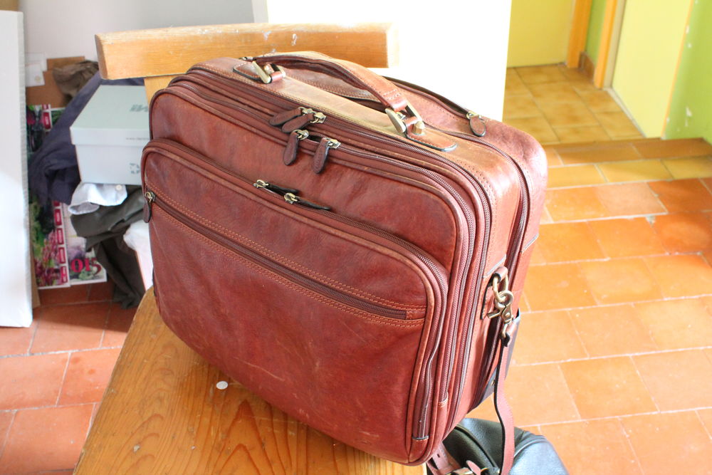 Ensemble de bagage 100 Varennes-Changy (45)