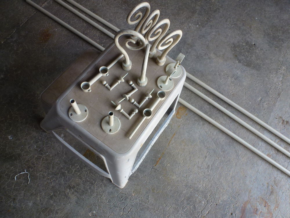 Ensemble barres � rideau + accessoires. 35 Auribeau-sur-Siagne (06)