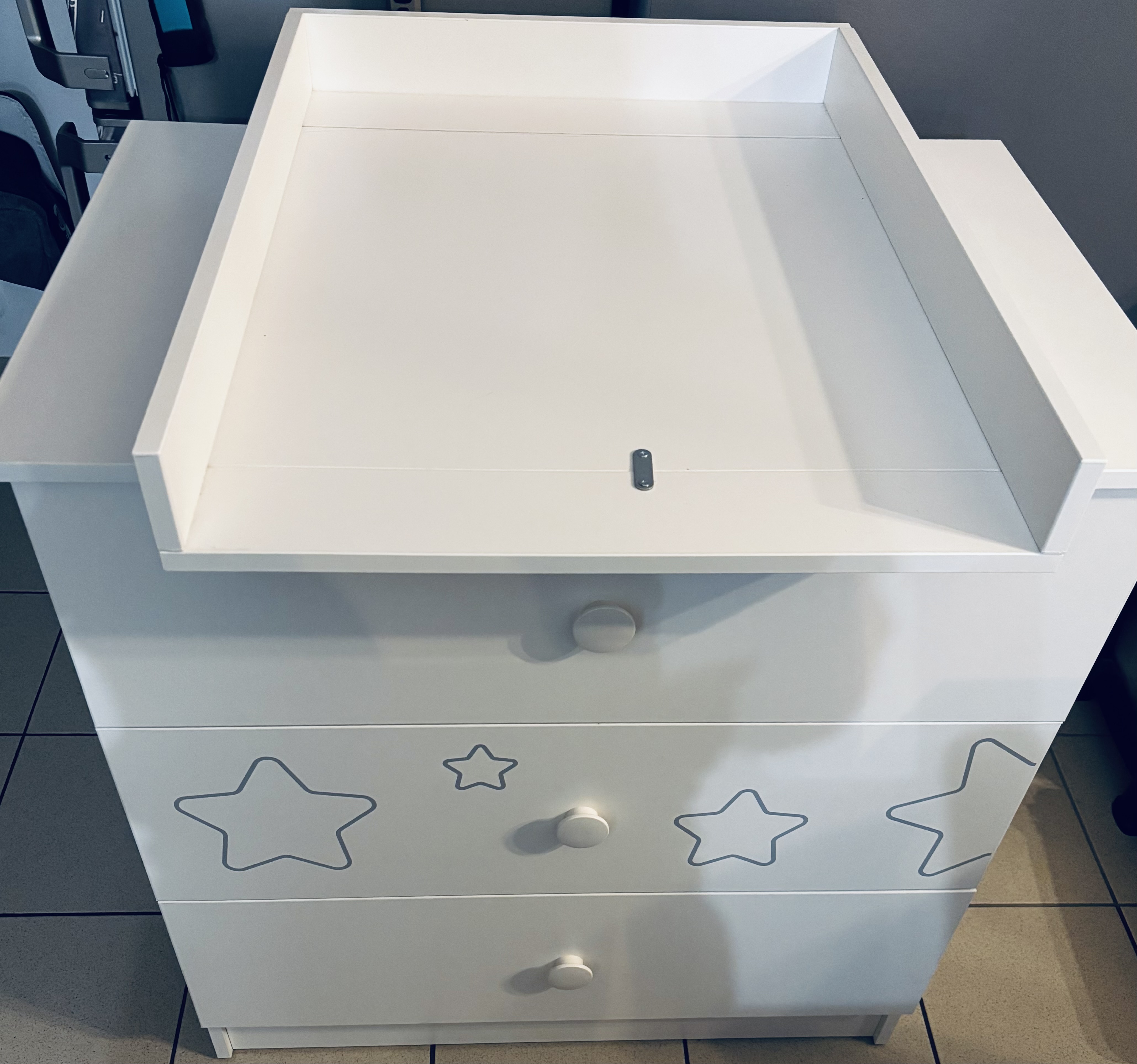 Ensemble lit b�b�(avec matelas)+commode(avec tapis � langer) 270 Damelevi�res (54)