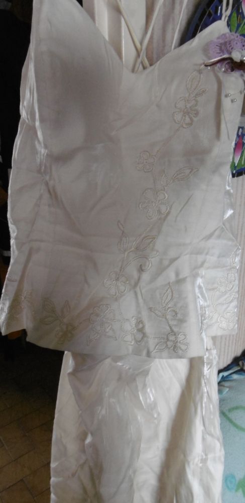 ensemble beige en satin, haut � bretelles et jupe longue 20 Villars-les-Dombes (01)