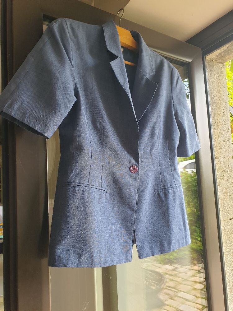Ensemble bleu ciel l�ger, vintage : Veste et jupe 8 Mouxy (73)