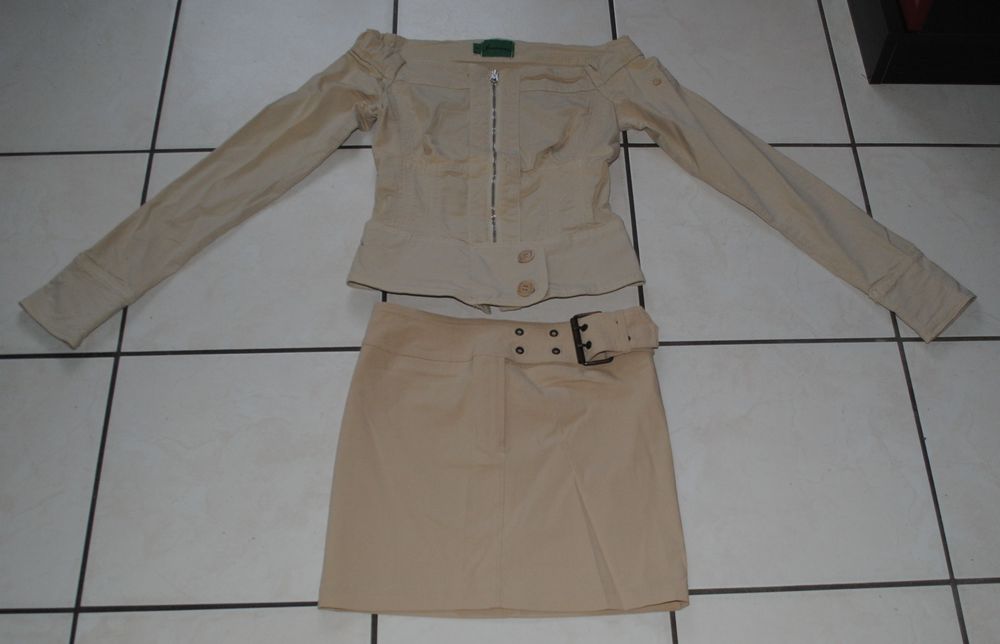 Ensemble Blouson Jupe Beige 15 Saint-Pierre-de-B�uf (42)