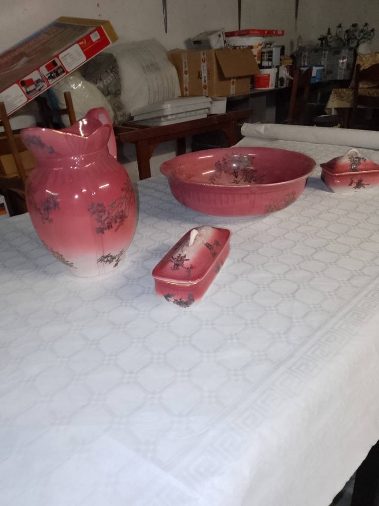 Ensemble broc et bassine en c�ramique rose 200 Proville (59)