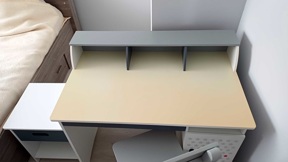 ensemble+bureau,chaise+et+table+de+chevet 70 Vindry-sur-Turdine (69)