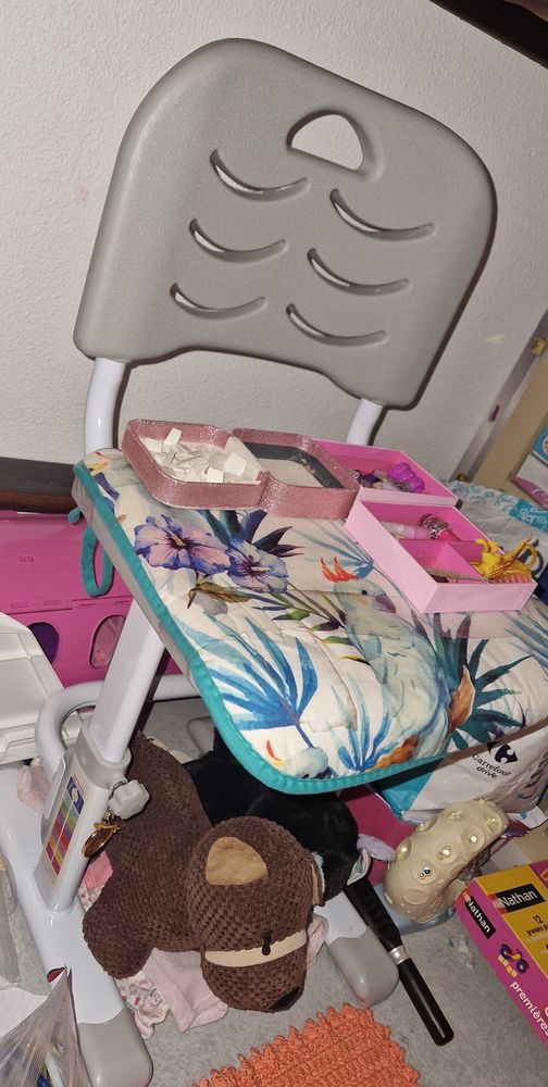 Ensemble bureau + chaise pour enfant, en tr�s bon �tat 40 Martignas-sur-Jalle (33)