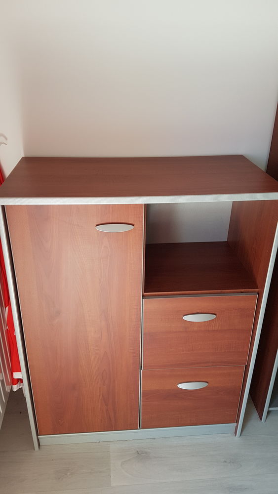 Ensemble de bureau comprenant 5 pi�ces. 200 Les Sables-d'Olonne (85)