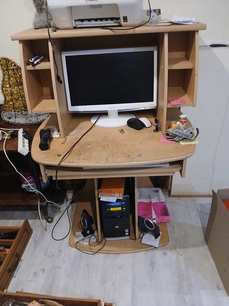 ensemble bureau et ordinateur 80 Saint-Hilaire-du-Rosier (38)