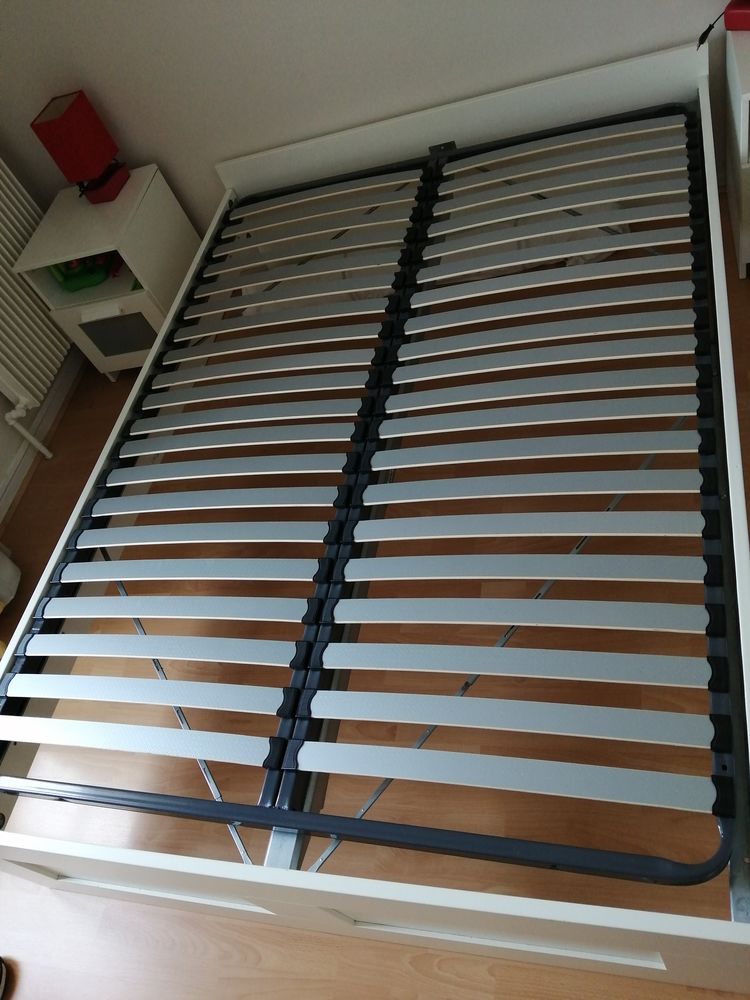 Ensemble cadre de lit 140*200 / sommier / tables de chevet 230 Saint-Martin-d'H�res (38)