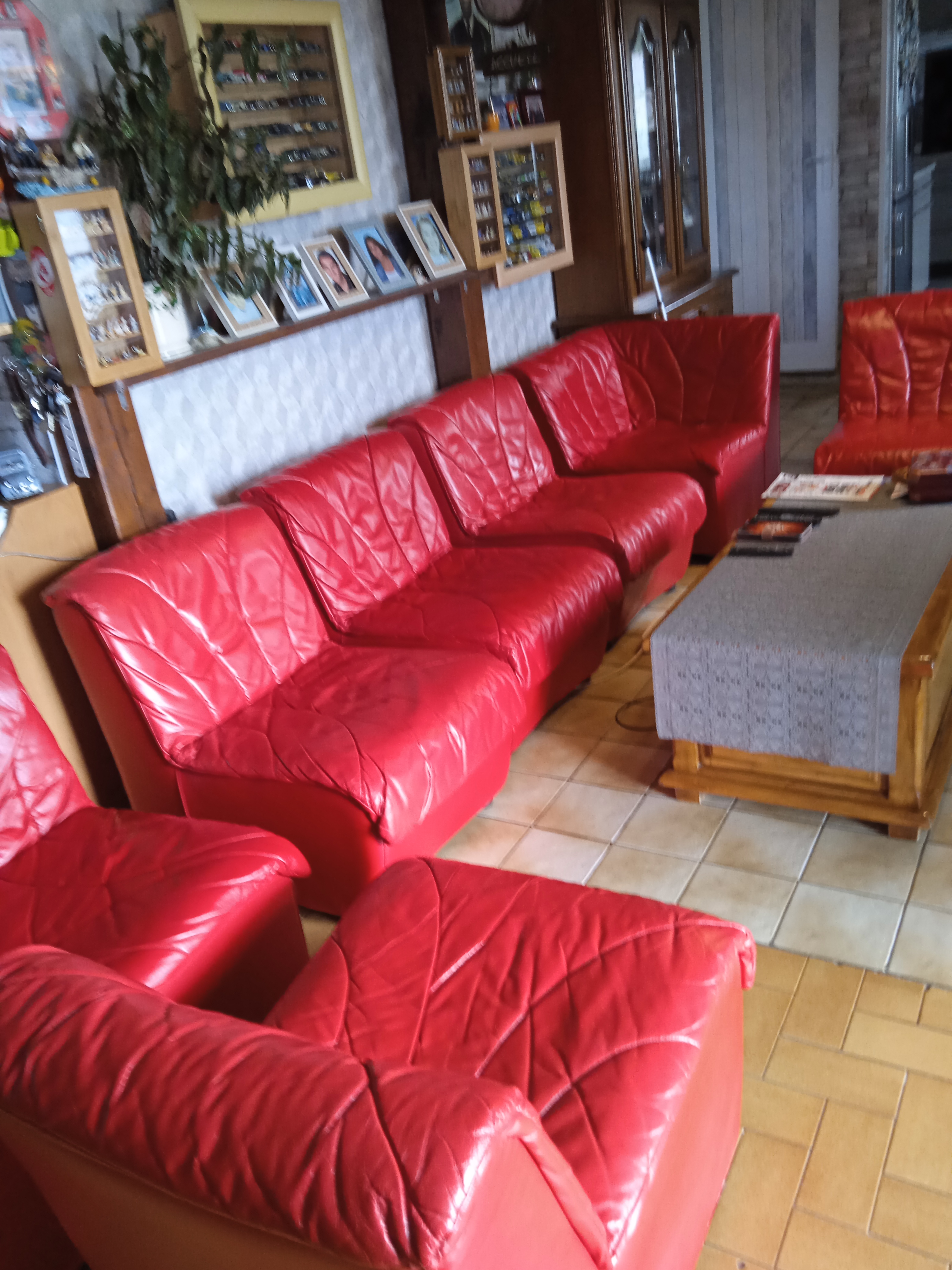 ensemble canap� modulable en cuir rouge tr�s bon �tat 120 Boissy-l�s-Perche (28)