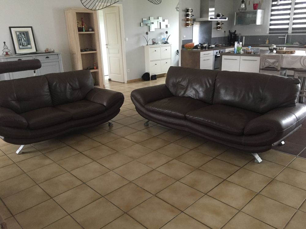  ensemble de canap� 3 et 2 places 
200 Le Pian-M�doc (33)