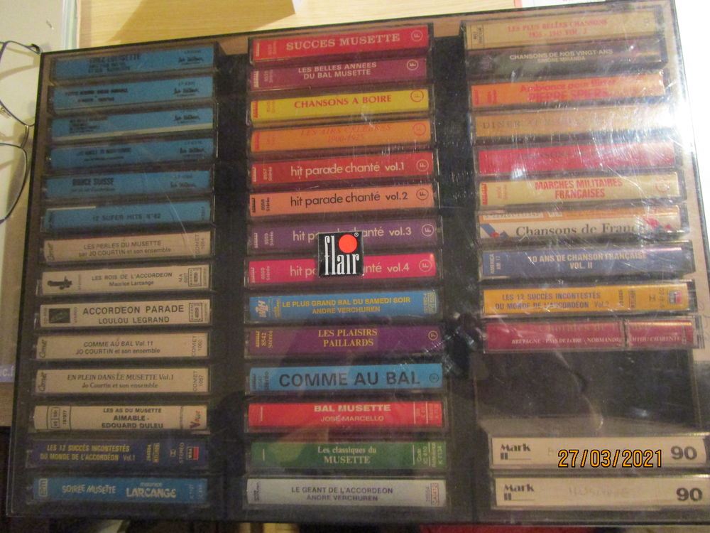 ensemble de cassettes audio avec leur mallette 35 Chanteloup-en-Brie (77)
