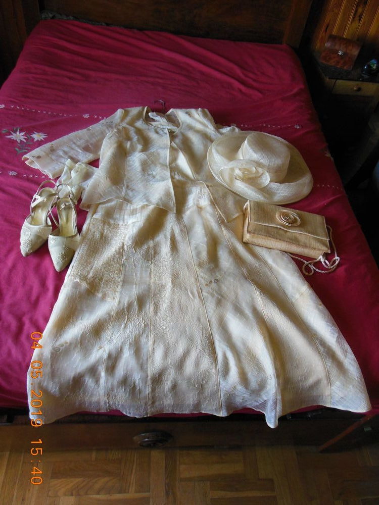 ensemble c�r�monie jaune 150 Douzy (08)