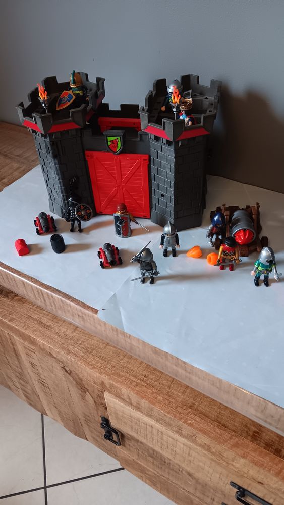 Ensemble chateau fort playmobil. 100 Fresnes-sur-Escaut (59)