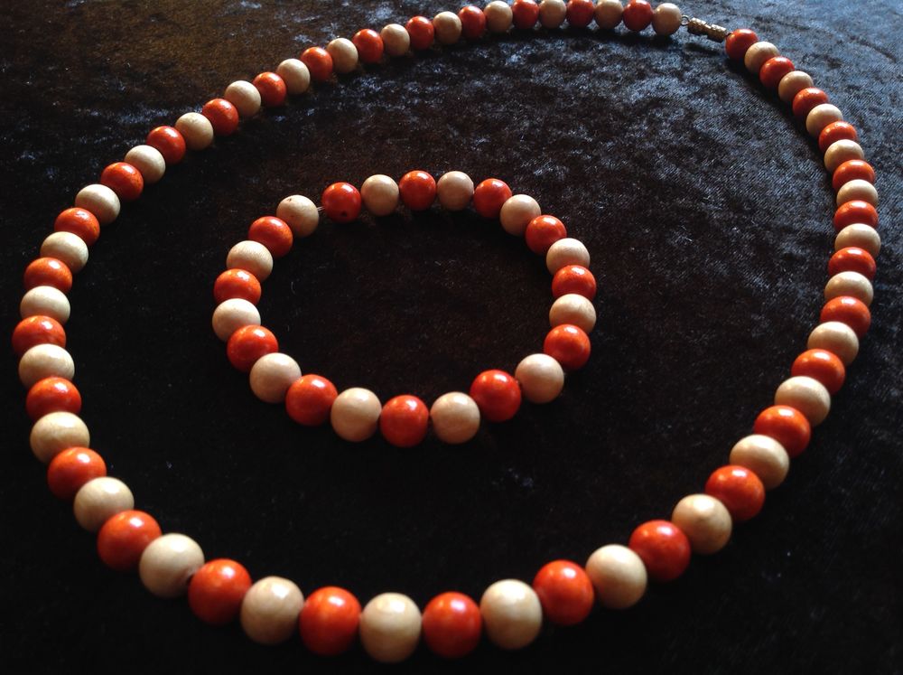 ENSEMBLE COLLIER ET BRACELET DE PERLES EN BOIS Envoi Possibl 10 Tr�gunc (29)