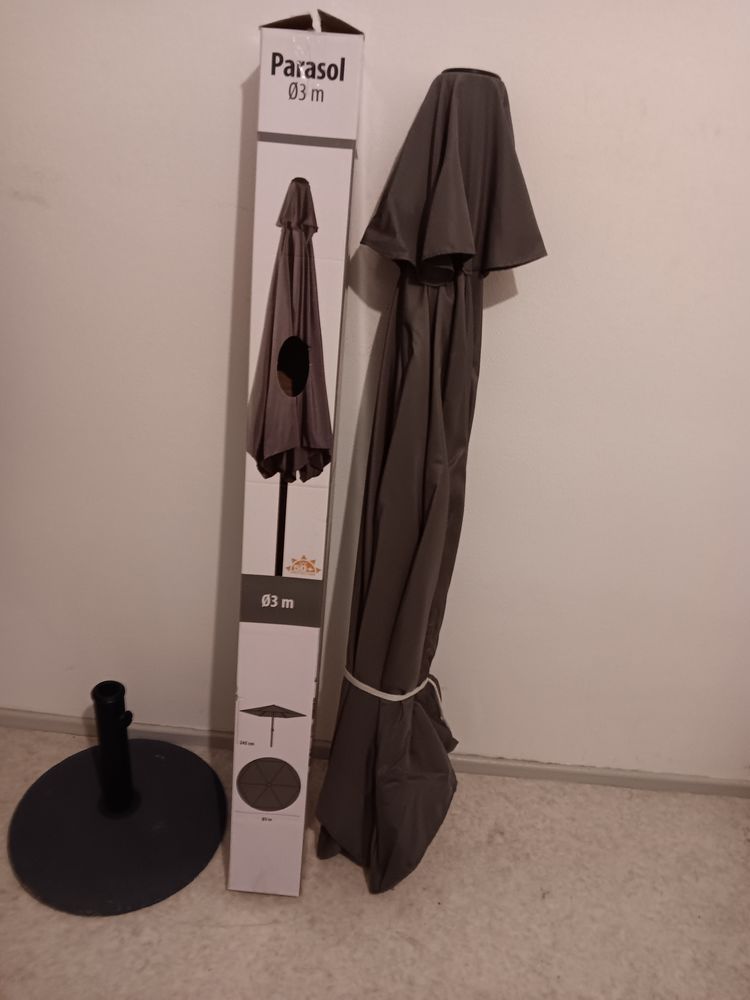 Ensemble compos� d'un parasol 3x3 et d'un pied en b�ton 10 Lutterbach (68)