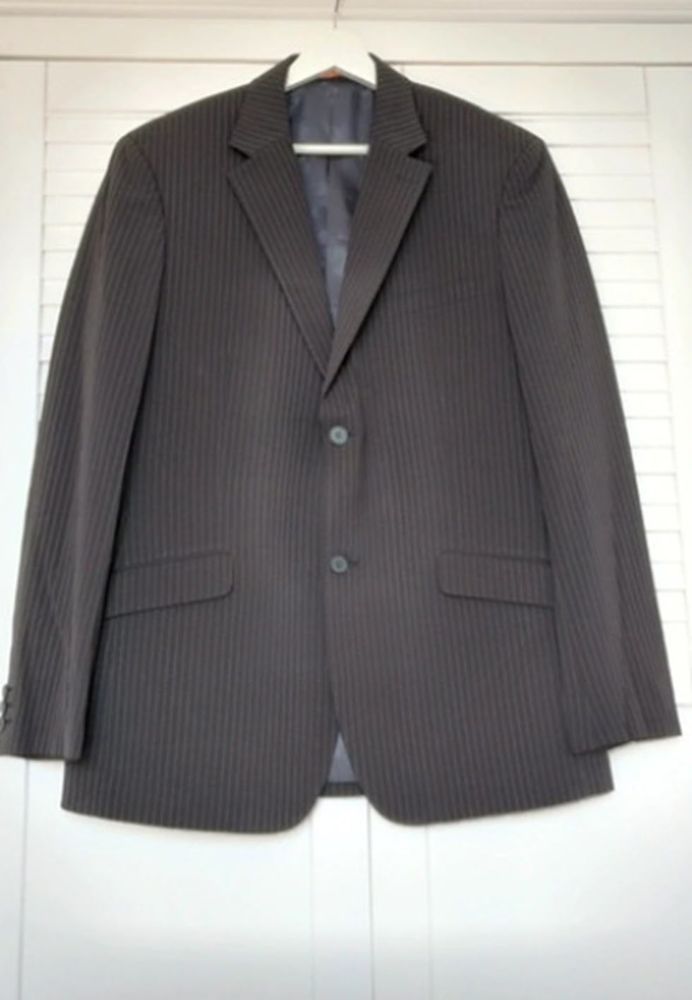 Ensemble de Costume Noir avec de L�g�res Rayures Marron 10 Maureilhan (34)