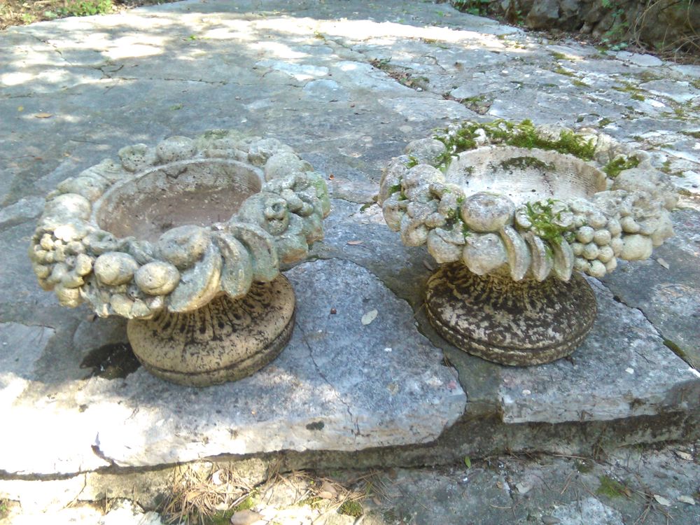 Ensemble d�cors de pierres : 2 vasques motifs fruits, mat�ri 400 Roquefort-les-Pins (06)